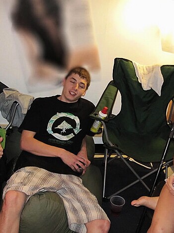Amateur college dorm sex party - Photo 39