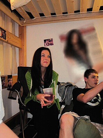 Amateur college dorm sex party - Photo 51