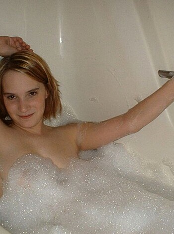 Girls in bath 43 - Photo 14