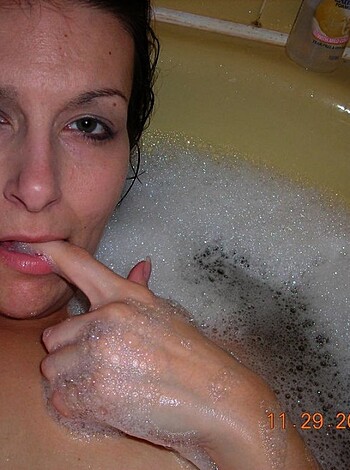 Girls in bath 43 - Photo 25