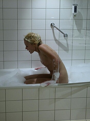 Girls in bath 43 - Photo 62
