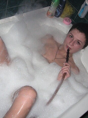 Girls in bath 25 - Photo 34