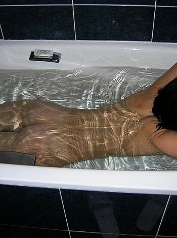 Girls in bath 25 - Photo 64