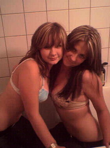 Girls in bath 25 - Photo 65