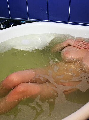 Girls in bath 25 - Photo 77