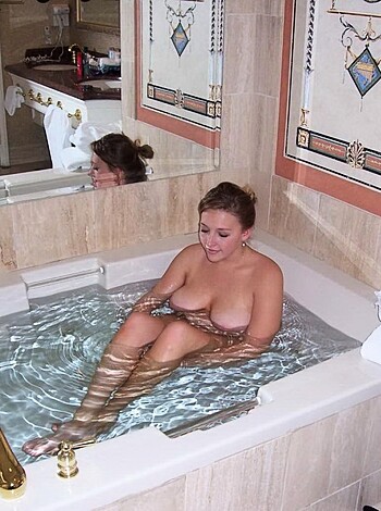 Girls in bath 25 - Photo 85