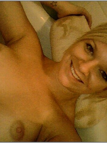 Girls in bath 25 - Photo 98