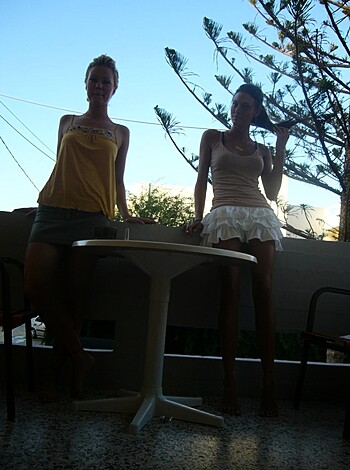 Two girls having fun on their vacation - Photo 45