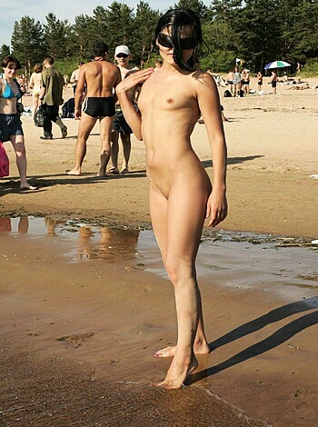 Pikotop - girl naked at beach - Photo 3