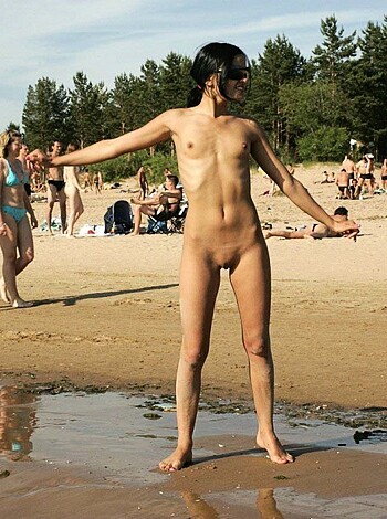 Pikotop - girl naked at beach - Photo 6