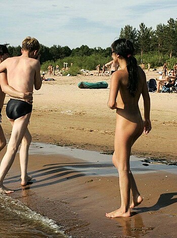 Pikotop - girl naked at beach - Photo 7
