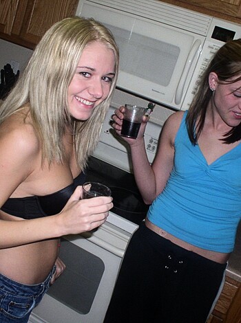 Drunk college girl - Photo 3