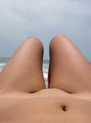 Brunette with pierced nipples on nudist beach - Photo 13