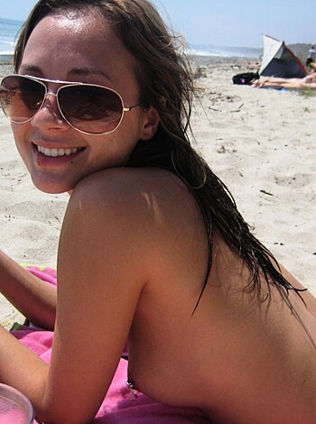 Brunette with pierced nipples on nudist beach - Photo 38