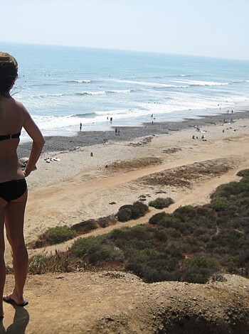 Brunette with pierced nipples on nudist beach - Photo 48