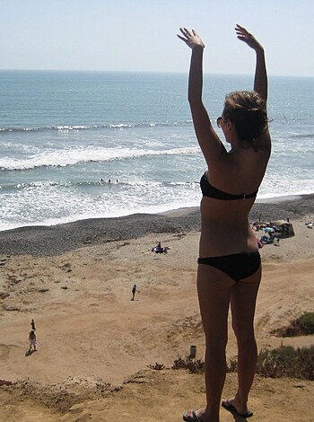 Brunette with pierced nipples on nudist beach - Photo 49