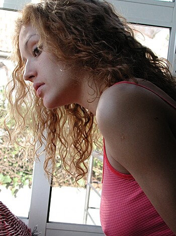 Beauty amateur girl naked at home - Photo 12