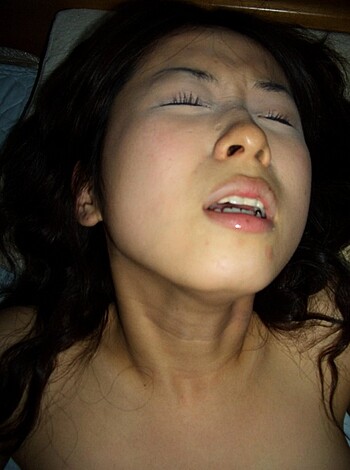 Shaved pussy of young asian girl - Photo 14