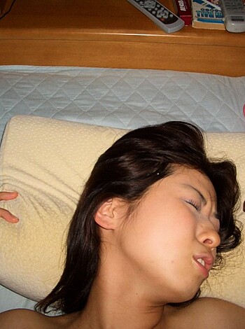 Shaved pussy of young asian girl - Photo 193