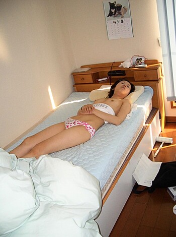 Shaved pussy of young asian girl - Photo 326