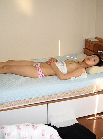 Shaved pussy of young asian girl - Photo 322