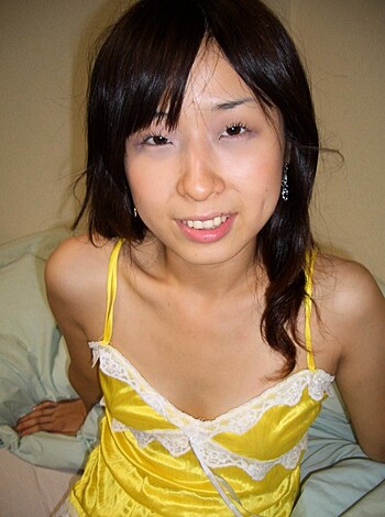 Shaved pussy of young asian girl - Photo 331