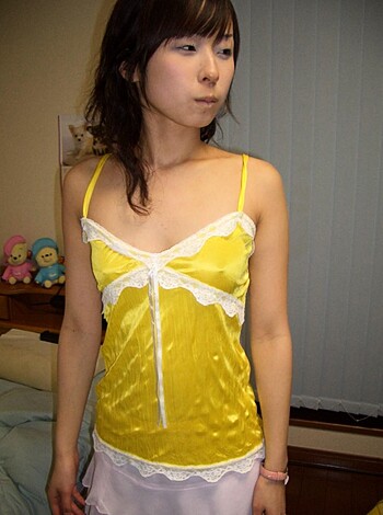 Shaved pussy of young asian girl - Photo 422