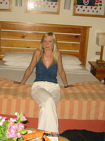 A bitch sittin' on a fucking bed.