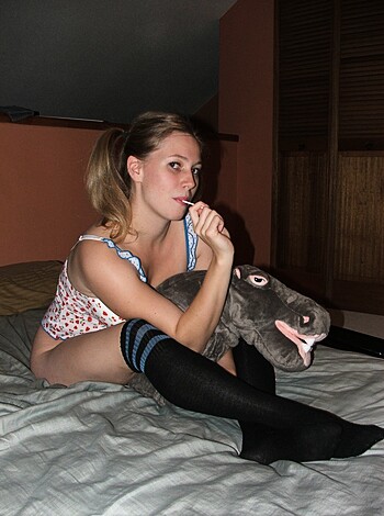 Busty babe in lingerie takes off panties - Photo 8