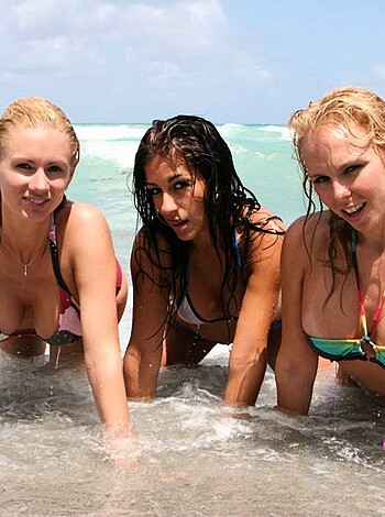 Raven meets Ally and Julie - Photo 5