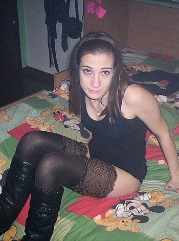 Mercedes - Amateur Teen Cutie in her Undies - Photo 16