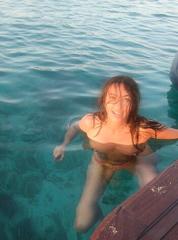 Vacation on yacht with sexy girl - Photo 4