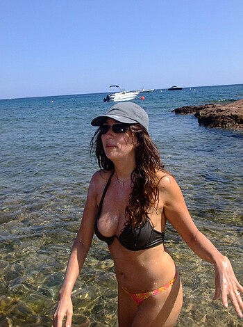 Vacation on yacht with sexy girl - Photo 36