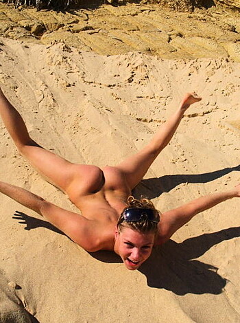 PikoTOP - beauty amateur girl pose on the bech - Photo 14