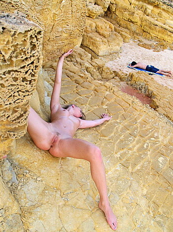 PikoTOP - beauty amateur girl pose on the bech - Photo 29
