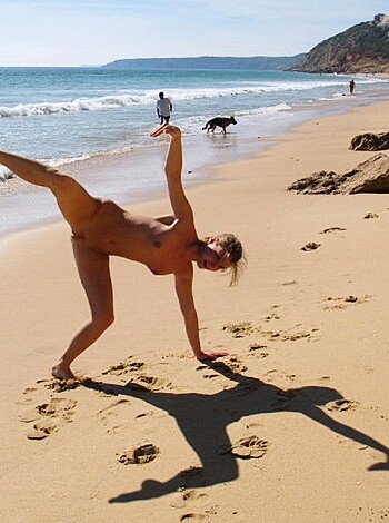 PikoTOP - beauty amateur girl pose on the bech - Photo 95