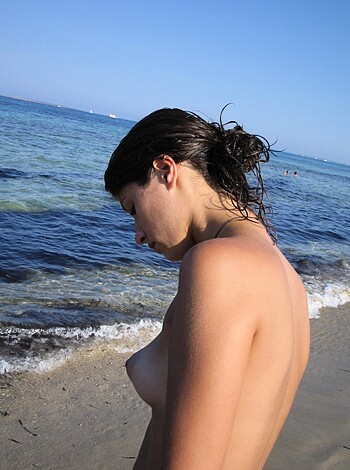 Julieta - Amateur Teen Vacation Beach Pics - Photo 33