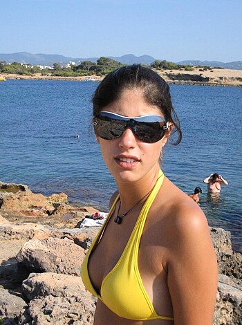 "Check out this fucking hot chick in a tight-ass yellow bikini, dudes."