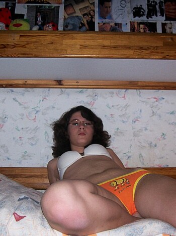 Youbng girlfriend naked at home - Photo 9