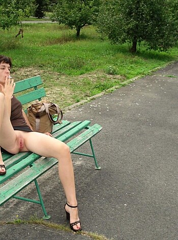 Amateur Upskirt 01 - Photo 17