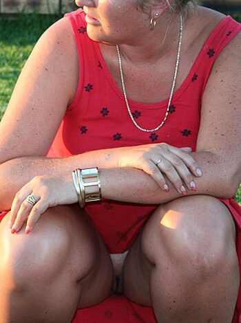 Amateur Upskirt 01 - Photo 22