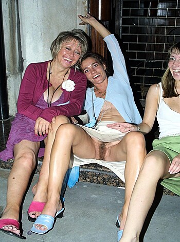 Amateur Upskirt 01 - Photo 29