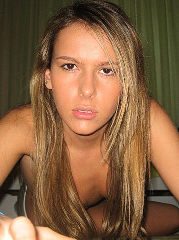 Shaved blonde girlfriend sucking a cock on the bed - Photo 3