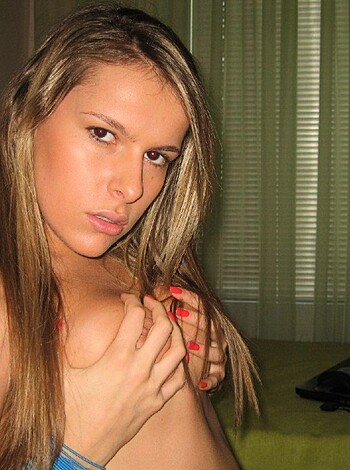 Shaved blonde girlfriend sucking a cock on the bed - Photo 37