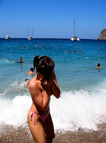 Girlfriend nude at vacation - Photo 4