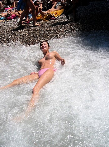 Girlfriend nude at vacation - Photo 7