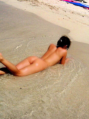 Girlfriend nude at vacation - Photo 15