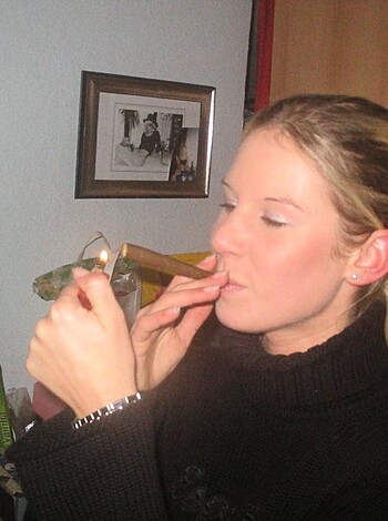 Shaved blonde sucking and masturbating - Photo 30