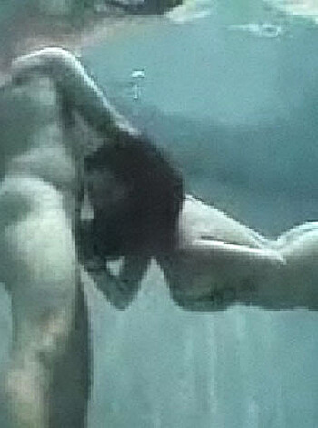 Naked girls underwater - Photo 5