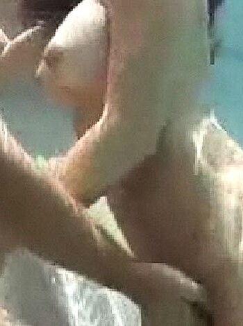 Naked girls underwater - Photo 1